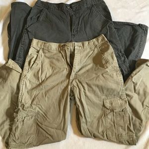 2 pairs of men’s wrangler cargo pants. Used